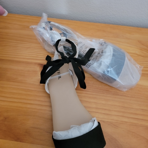 JustFab, Flat sandals, Black and Raffia, Size, 10 - Picture 2 of 6